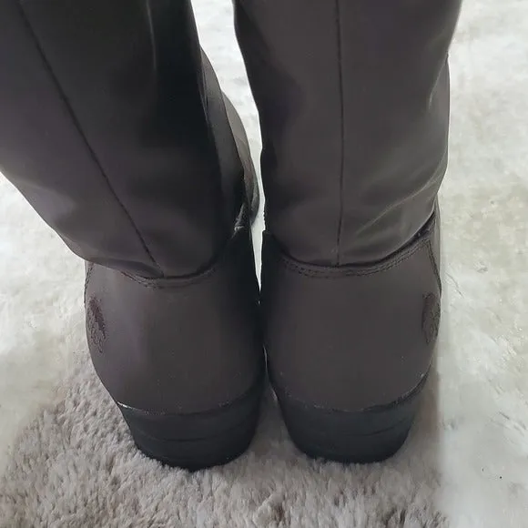 Totes Vintage Brown Waterproof Boots w Snow Flake Designs Faux Fur Size 8